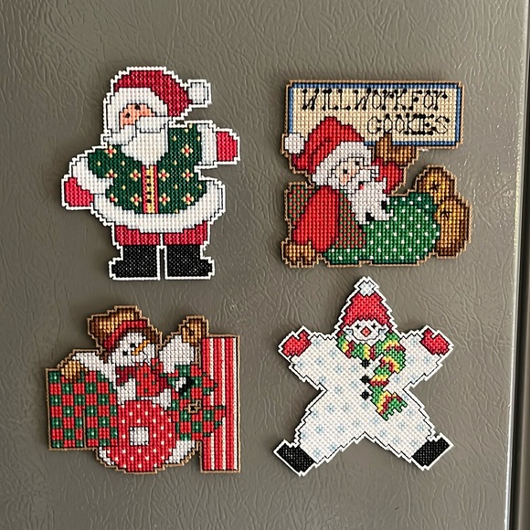 Christmas Magnets (4) - Cross stitched - Picture 1 of 6